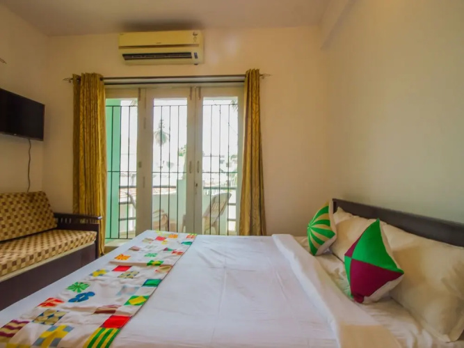 OYO Home 13674 Pool View Studio