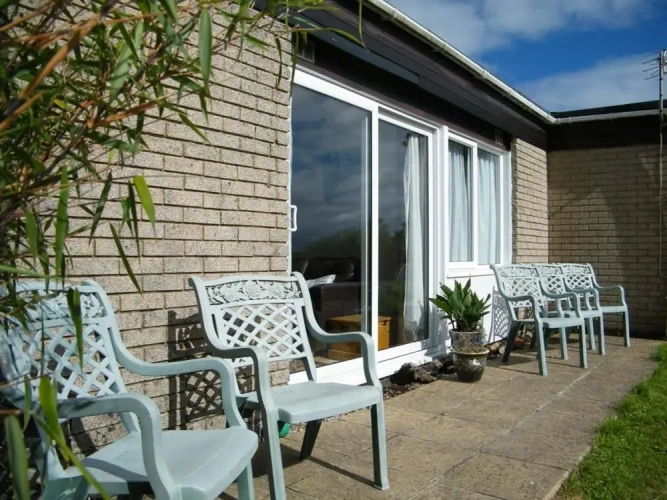 2 Bedrooms Cottage