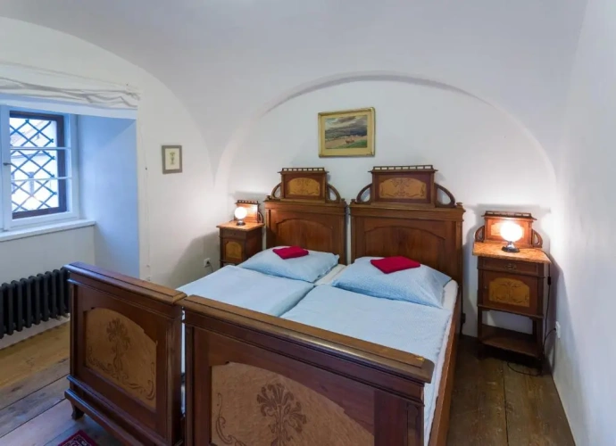 2 Bedrooms Apartment