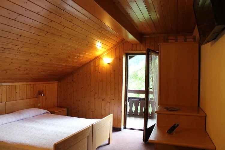 Standard Quadruple room with mountain view