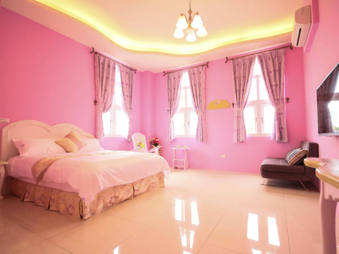 Decoupage Bed and Breakfast