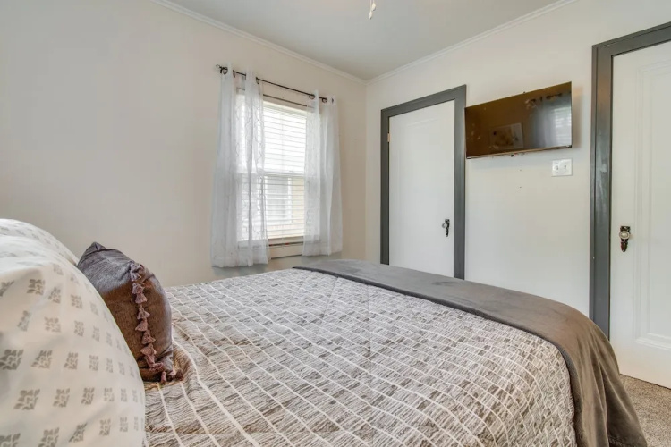 Charming Springfield Home: 2 Mi to Downtown