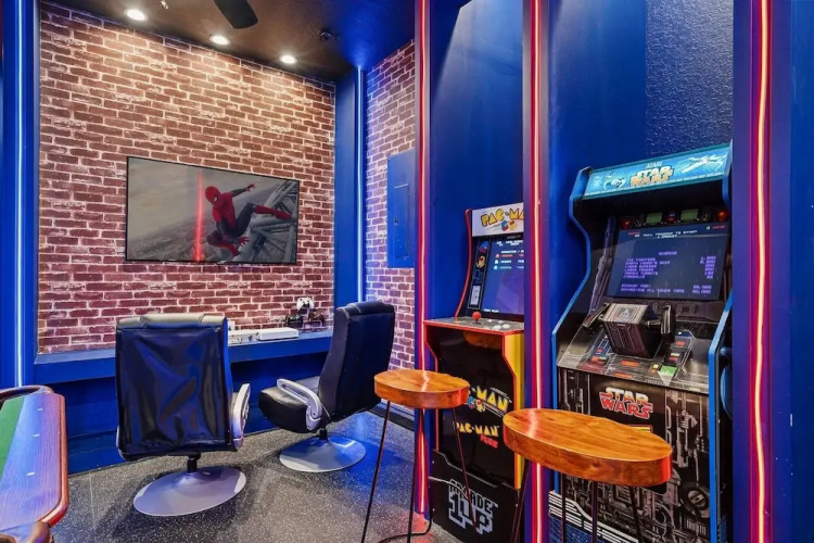 6bd/4ba Private Pool Avengers Game Room