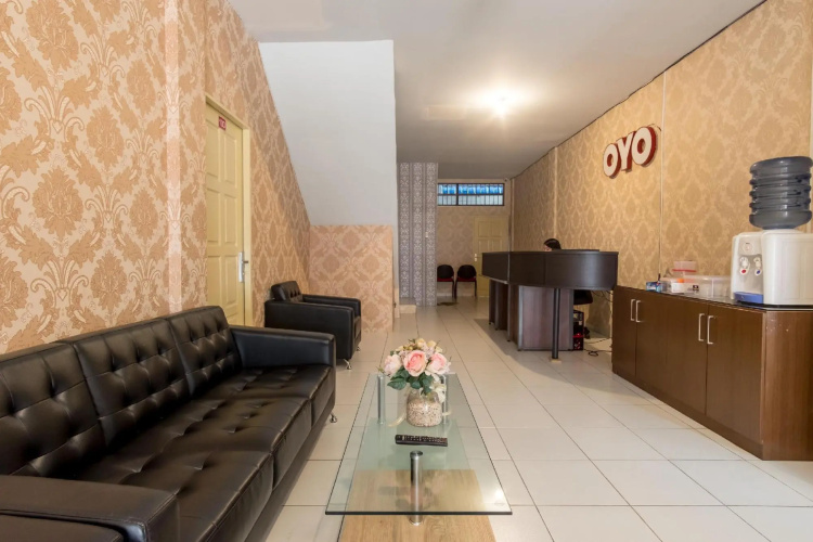 OYO 359 Executive Inn