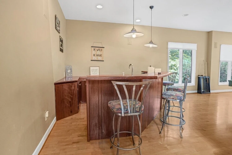 5 Bedrooms Cottage
