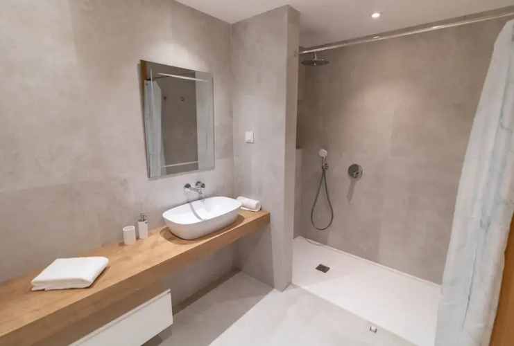 Lagos Deluxe 2 With Pool by Homing
