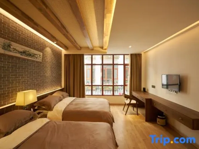 Standard Quadruple Family room