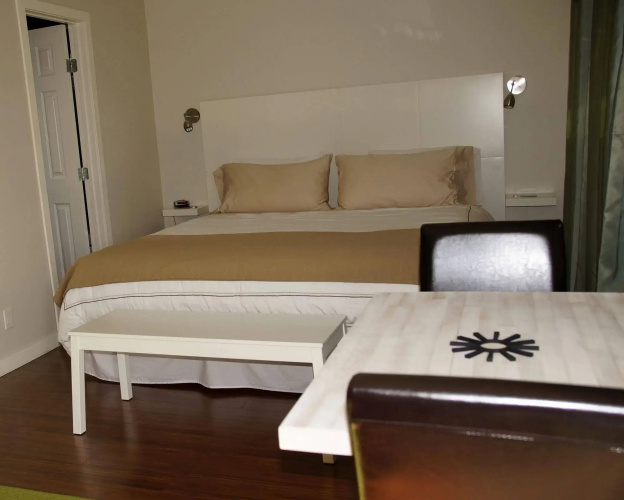 Crescent Motel