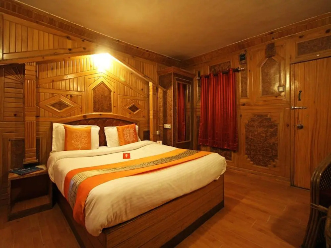OYO 5227 Hotel New Bharat