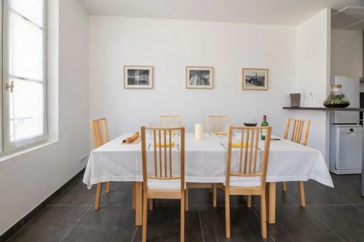 2 Bedrooms Apartment