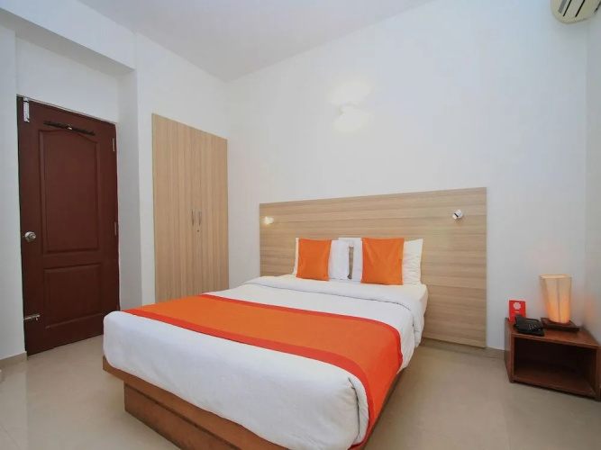 OYO Flagship 16476 Elements mall