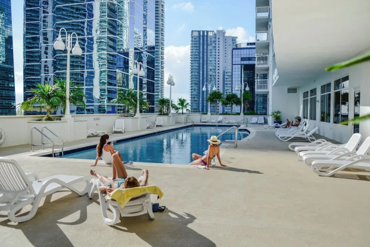 Sky High 31st Floor Condo W Parking