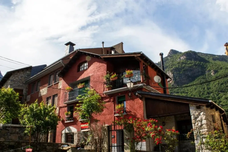 3 Bedrooms Cottage