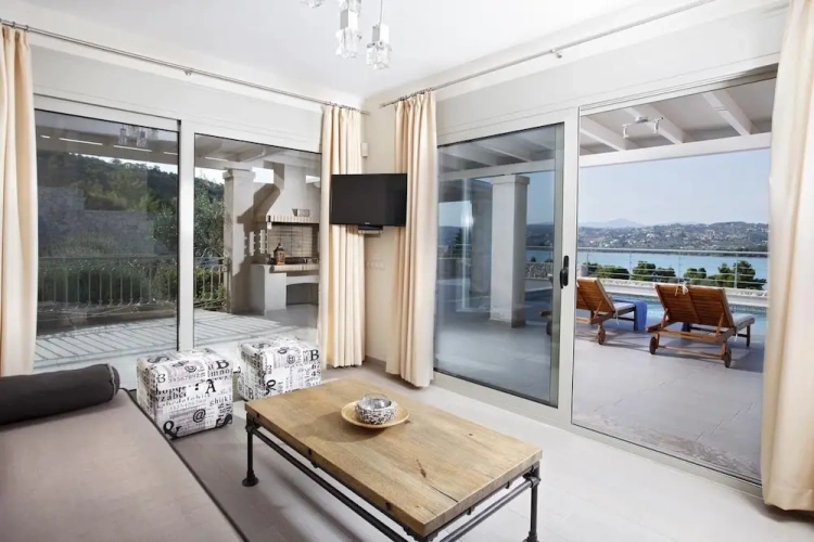 2 Bedrooms Villa
