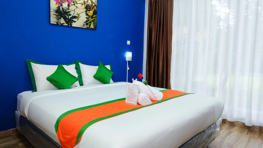 6 Bedrooms Villa
