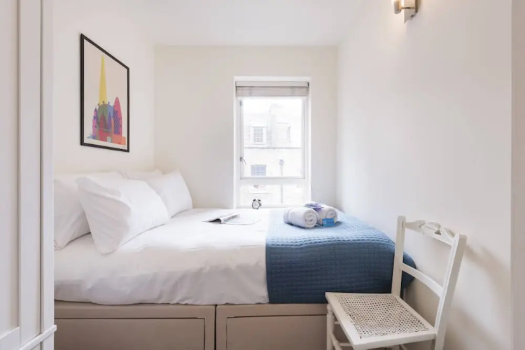 Bright Charing Cross Apartment