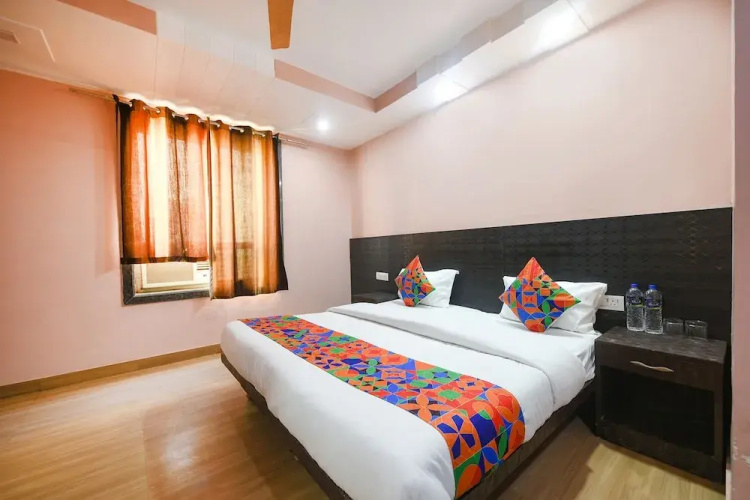 Fabhotel Moon Light