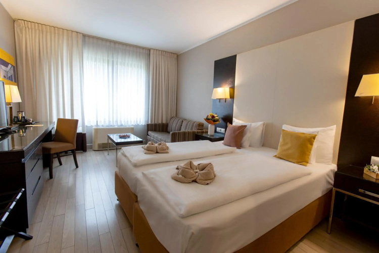 Lions Garden Hotel