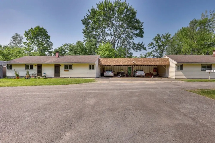 Cozy Youngstown Apartment w/ Central A/C + Heating