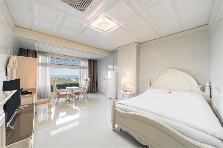 Deluxe room with ocean view