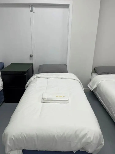 3 single and 2 sofa beds Studio Suite 7