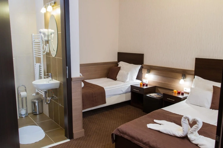 Standard Triple room