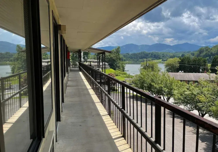 Hillside Lodge