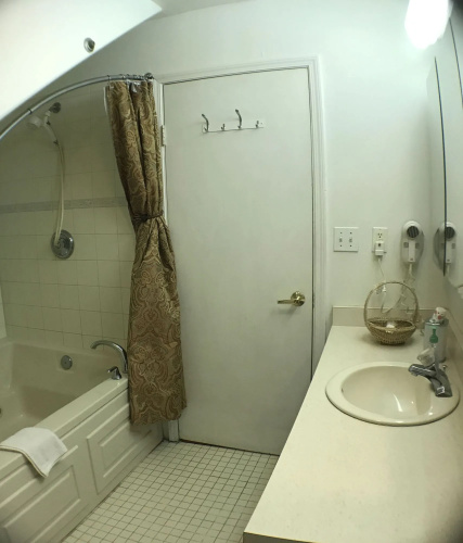 7 Gables Inn & Suites