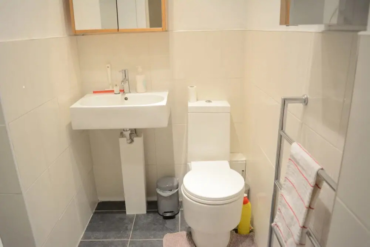 Glasgow West End Apartment
