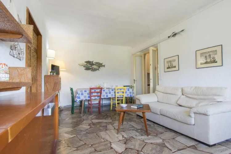 ALTIDO Charming House for 5 with Private Parking and Shared Pool