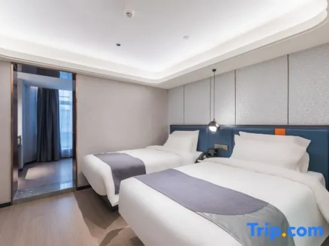 Standard Twin room with view