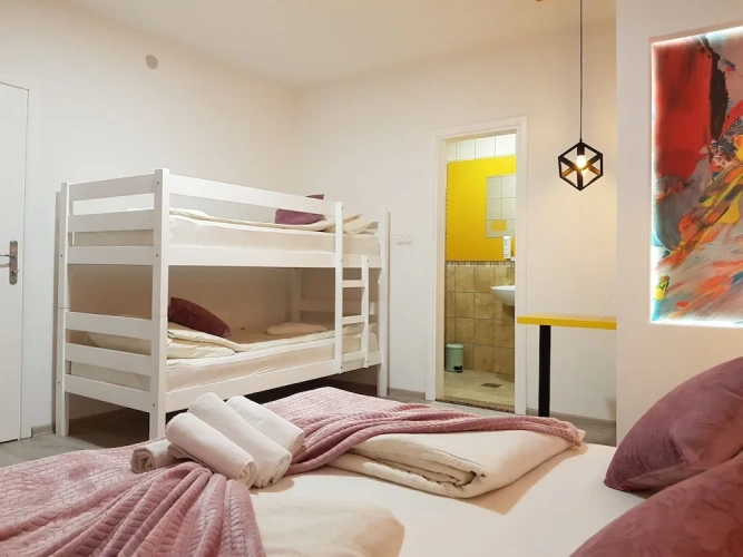 Standard Quadruple room with courtyard view
