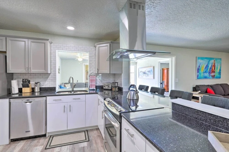 4 Bedrooms Cottage