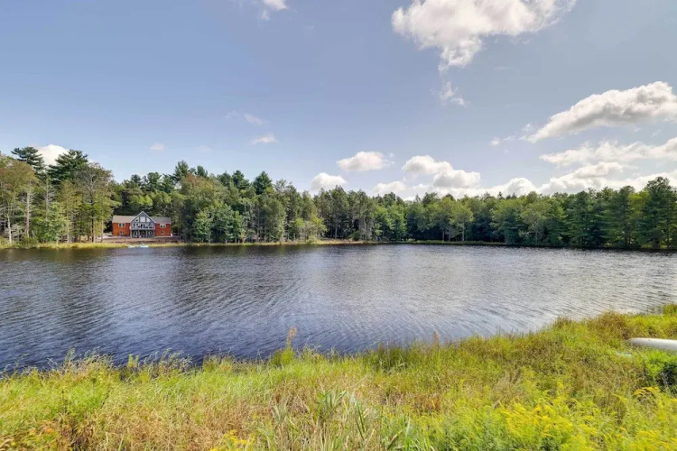 Fire Pit, Games & Outdoor Fun! Poconos Retreat