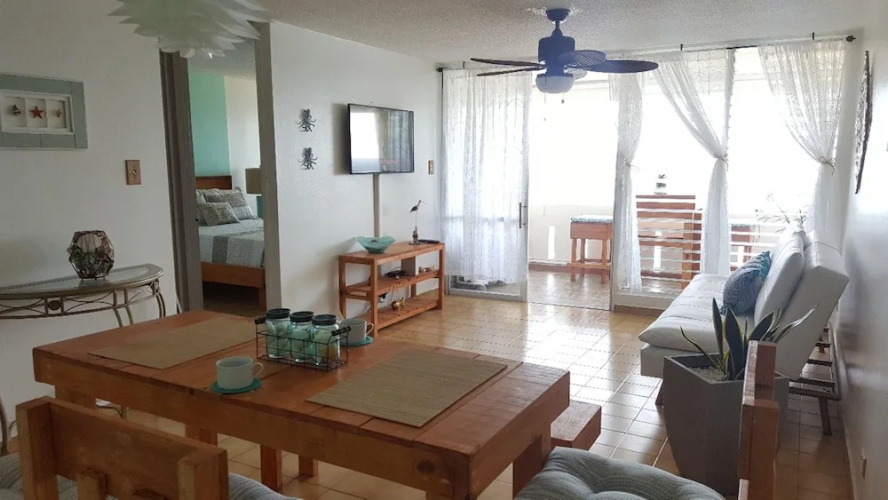 Breathtaking ocean view apt, steps from the beach!
