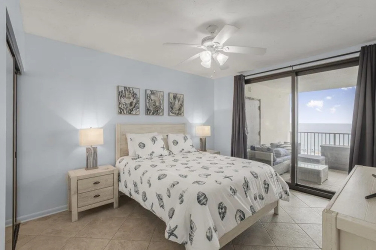 Stunning corner unit in Orange Beach outdoor pool