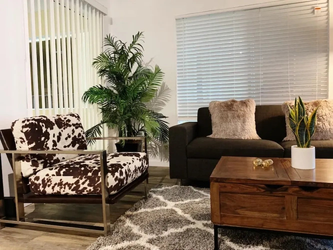 2 Bedrooms Apartment