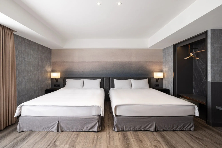 Lakeshore Hotel Metropolis