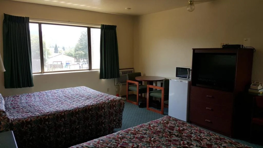 Safari Inn