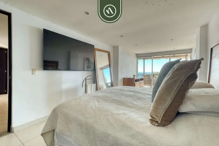 Amazing 3 BR Penthouse With Beachclub