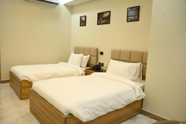 Hotel Pearl Inn