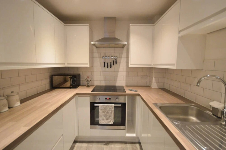 Spacious 2 Bed Flat With Parking In Bedminster