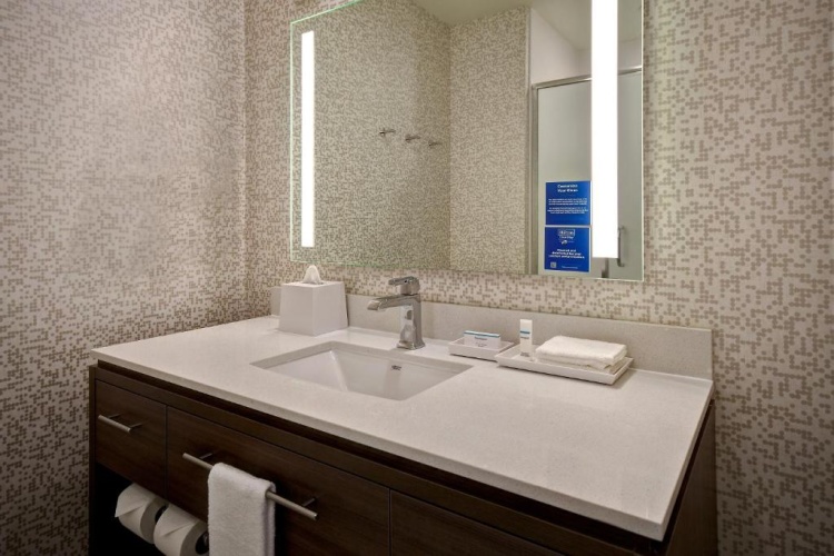 Hampton Inn & Suites Las Vegas Convention Center photo 11