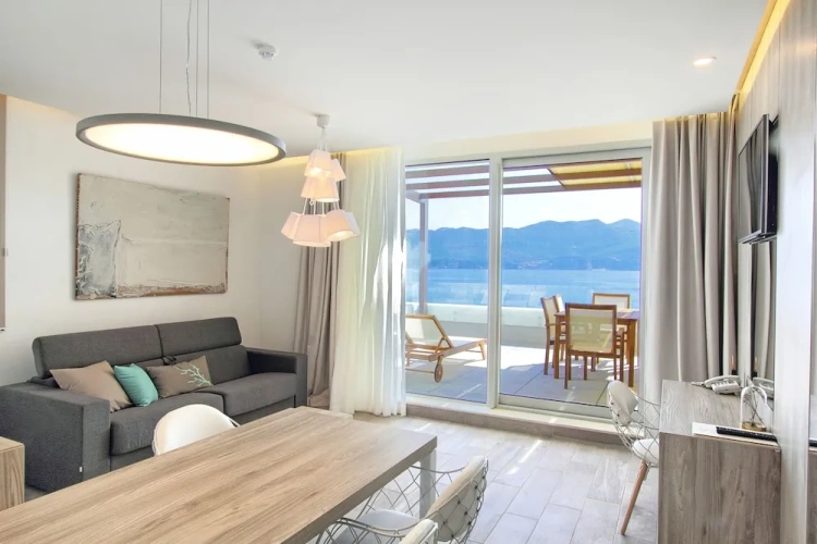 2 Bedrooms Deluxe Triple Suite with sea view