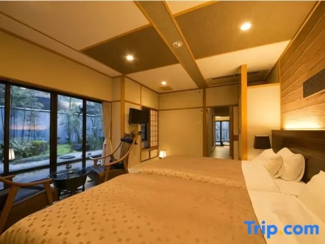 Standard room with mountain view