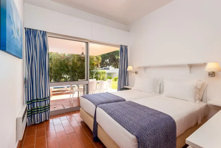 3 Bedrooms Apartment with garden view