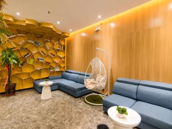 Wonderland Hotel