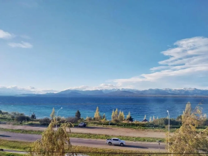 Apartment with lake view