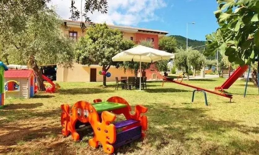 Dryades Apartments & Studios