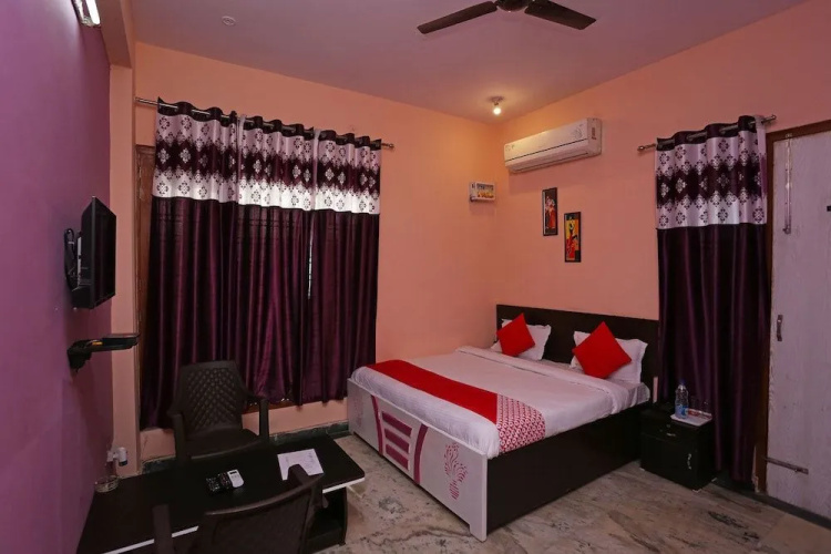 Oyo 27969 Radiant Casa